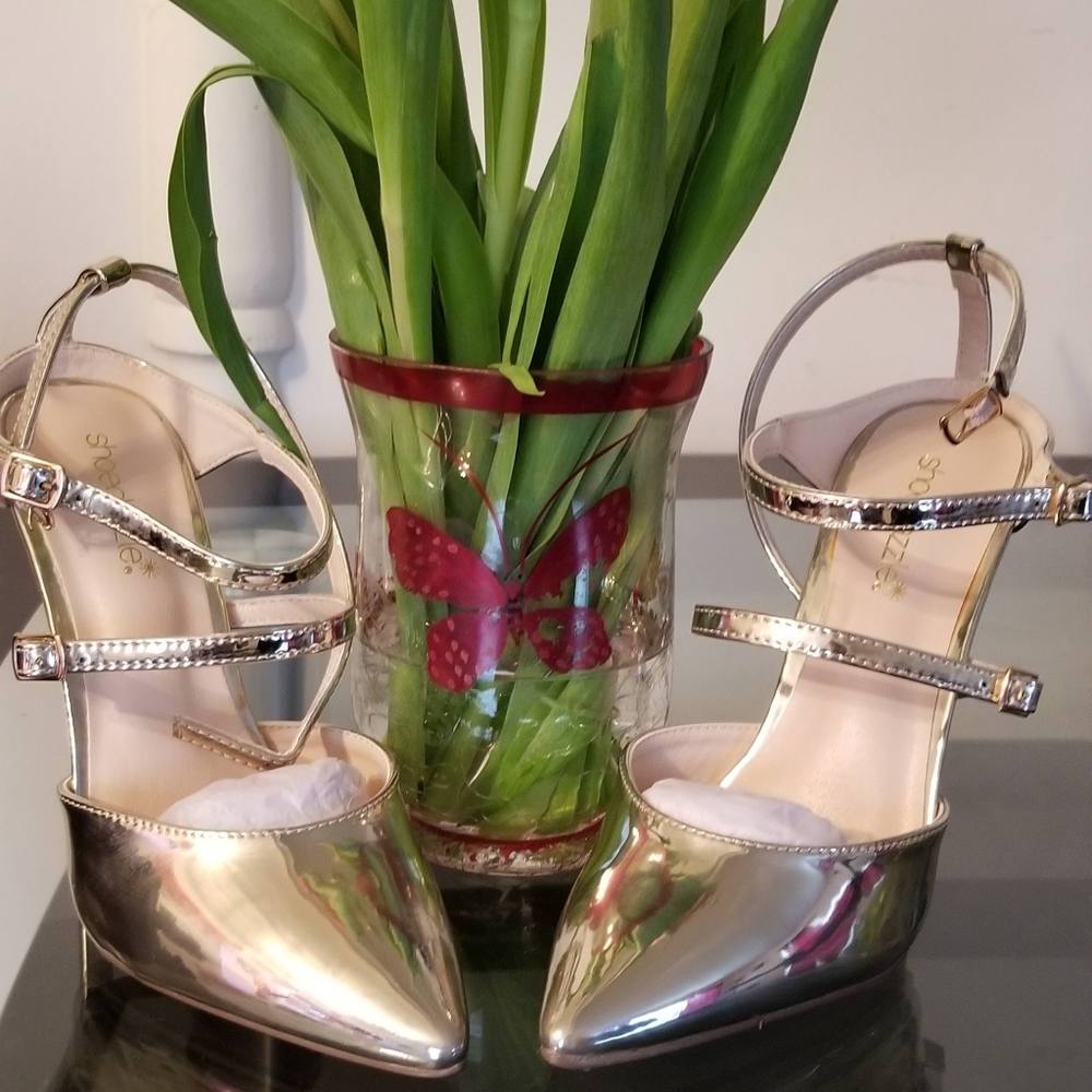 Mirsa gold pumps